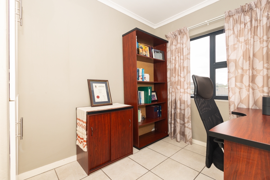 6 Bedroom Property for Sale in Parklands North Western Cape